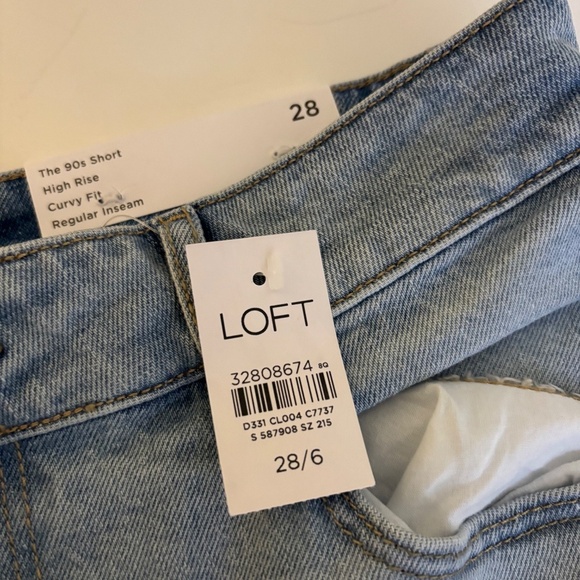 LOFT High Rise Curvy Fit Regular Inseam 90s Shorts Light Wash Denim 28 / 6 NWT - Picture 4 of 4